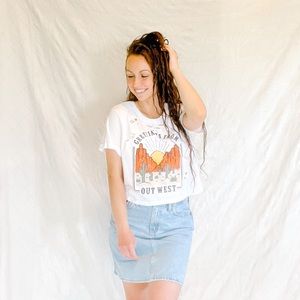 Recycled Threads distressed desert sunrise crop top.
Size M
Ptp 20
Length 19.5